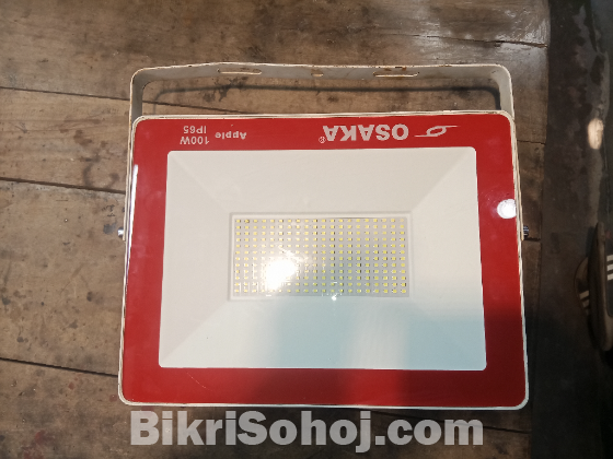 ১০০ ওয়াট হেলোজিন